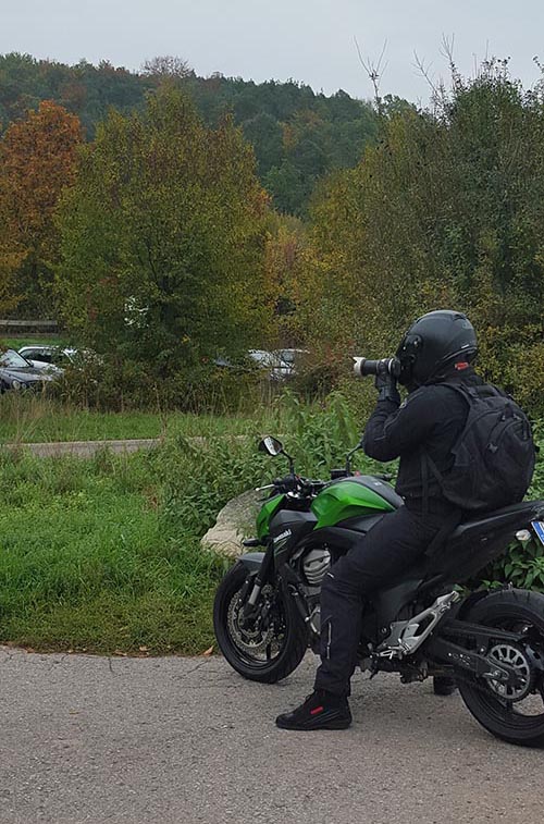 Detektiv auf Motorrad